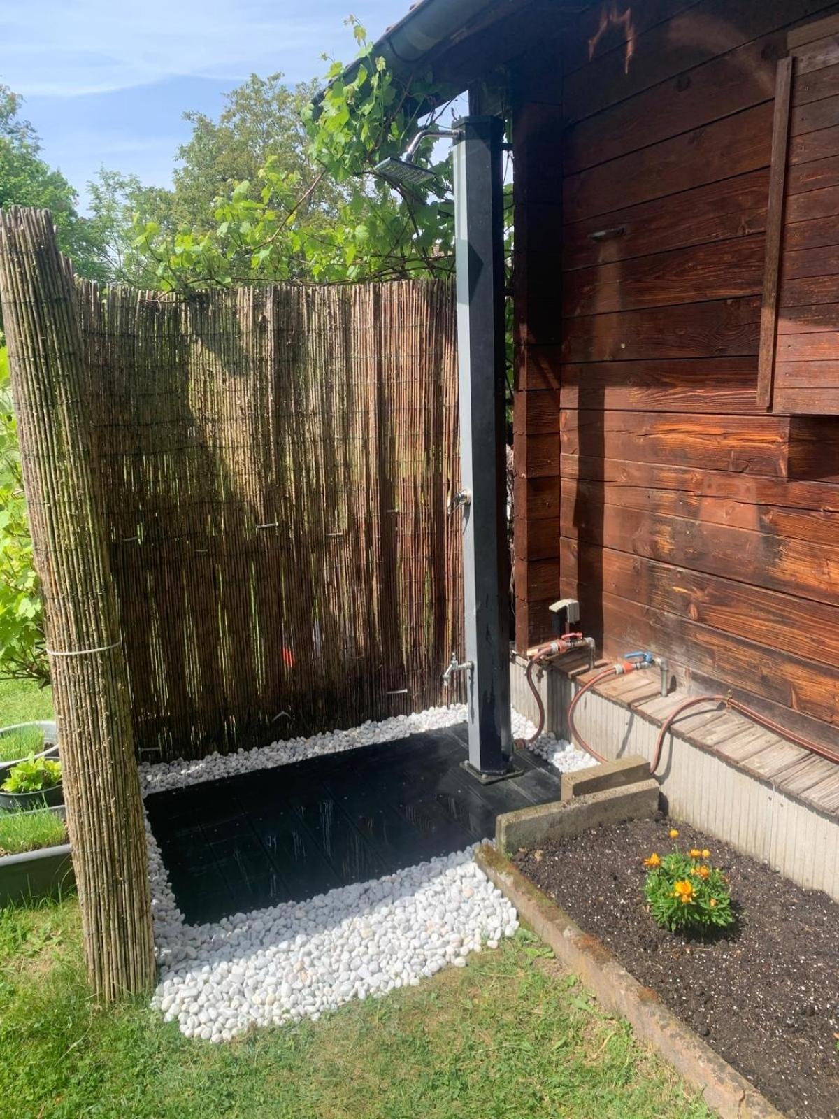 Gemuetliche Blockhuette Mit Grossem Garten